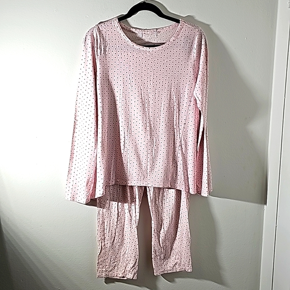 Liz Claiborne pjs‎ pink with black dots. Bottoms are a small. Top is medium.